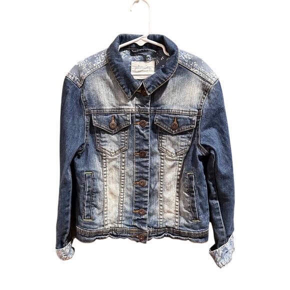 Mini Boden Other - Johnnie B Mini Boden Denim Acid Wash Floral Shoulders Jacket Size 11-12Y